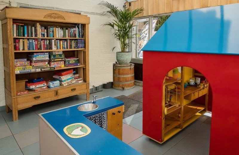 Speelhuisje en bibliotheek