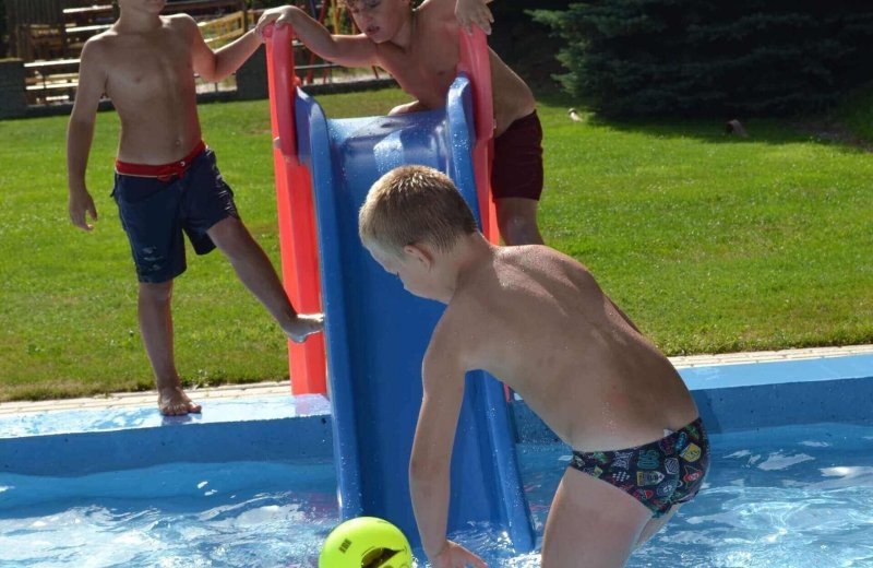Heated toddler pool